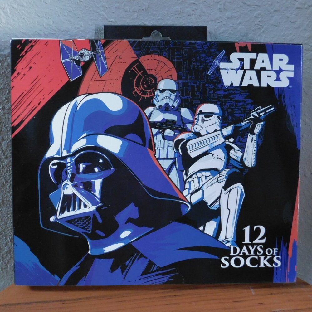 Star Wars 12 Pairs of Men's Socks Size 6-12 NEW